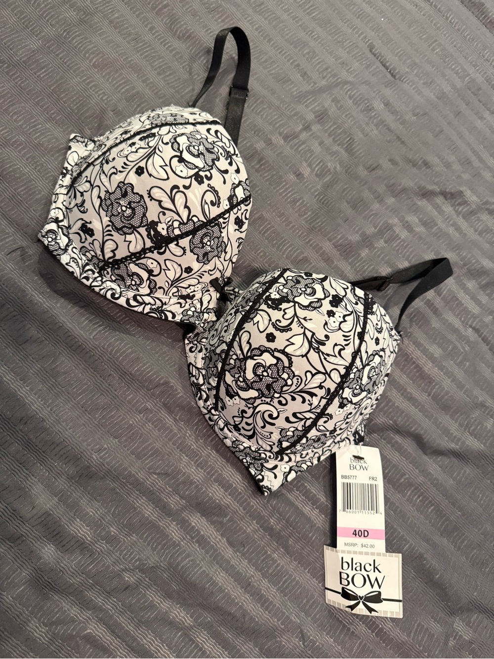 NWT black BOW Floral Molded T-Shirt Bra - Black & White - 40D